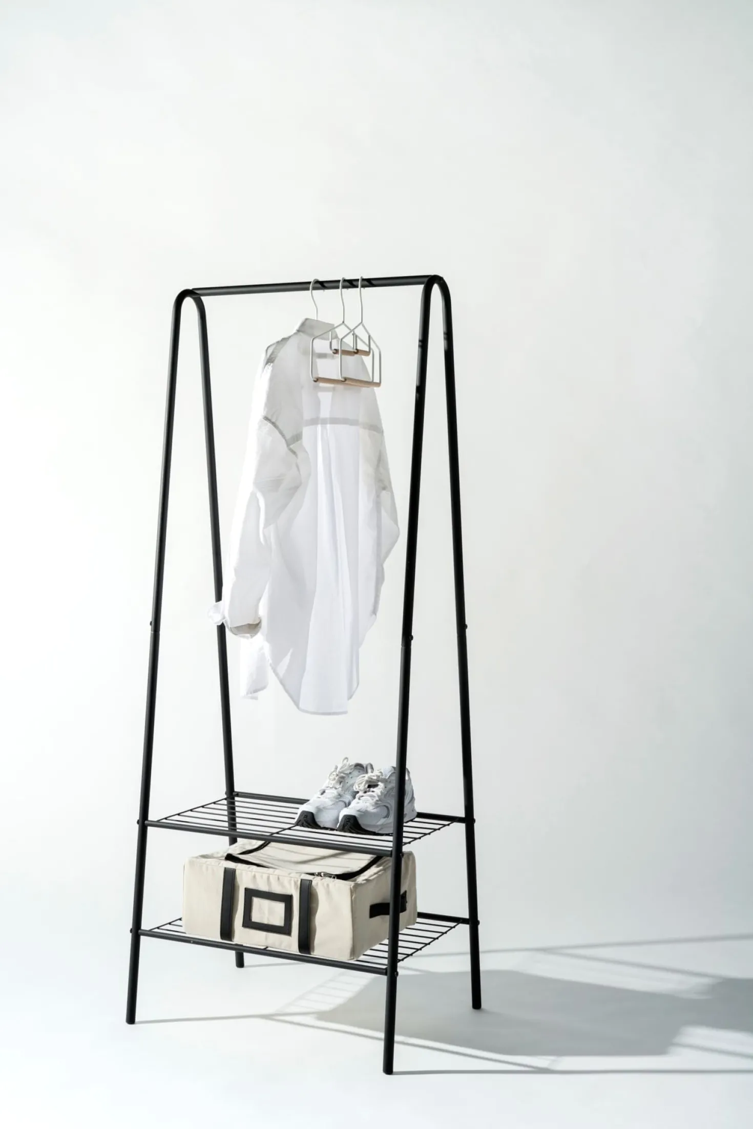 Klädhängare svart - 60x45x152 cm