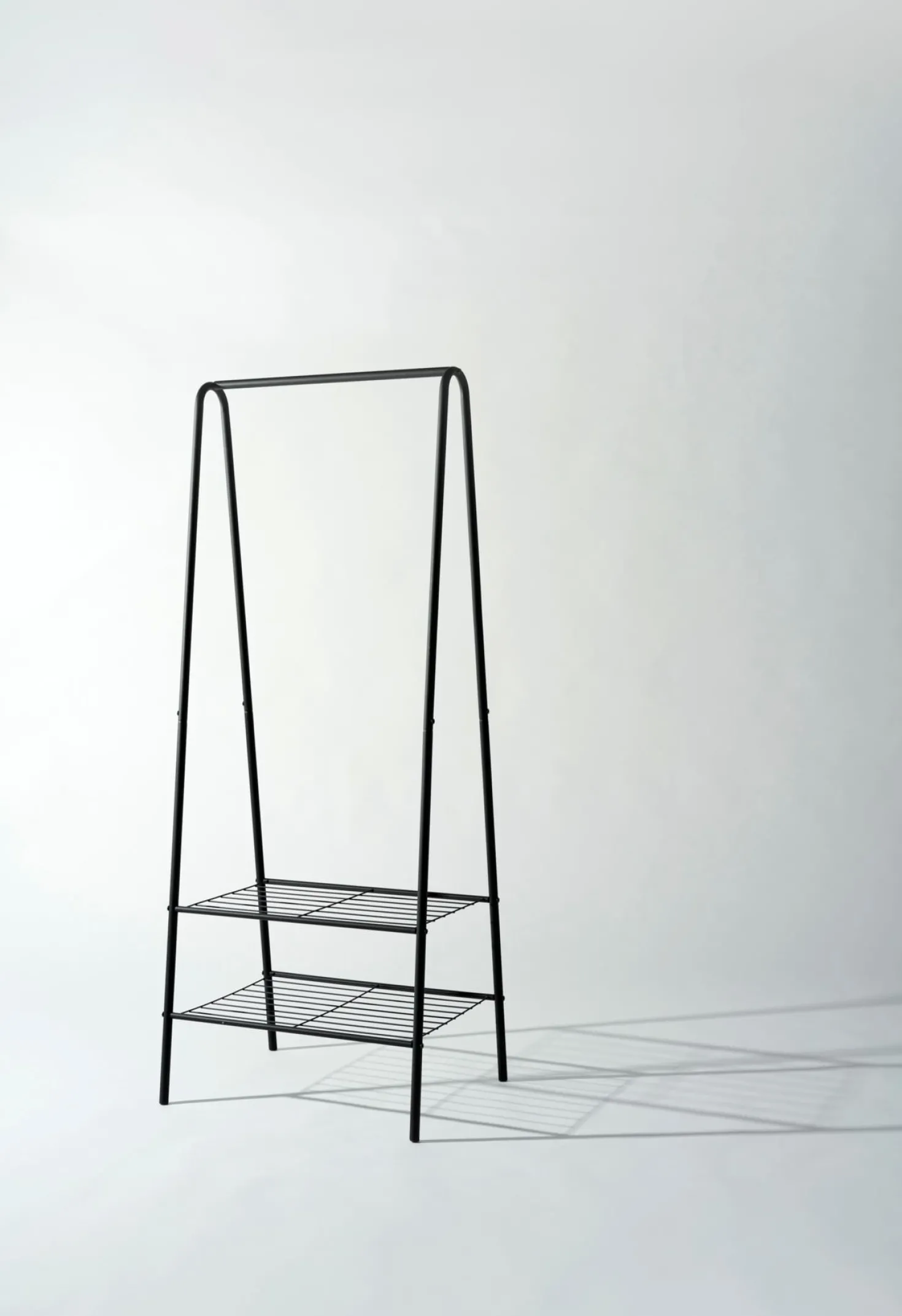 Klädhängare svart - 60x45x152 cm