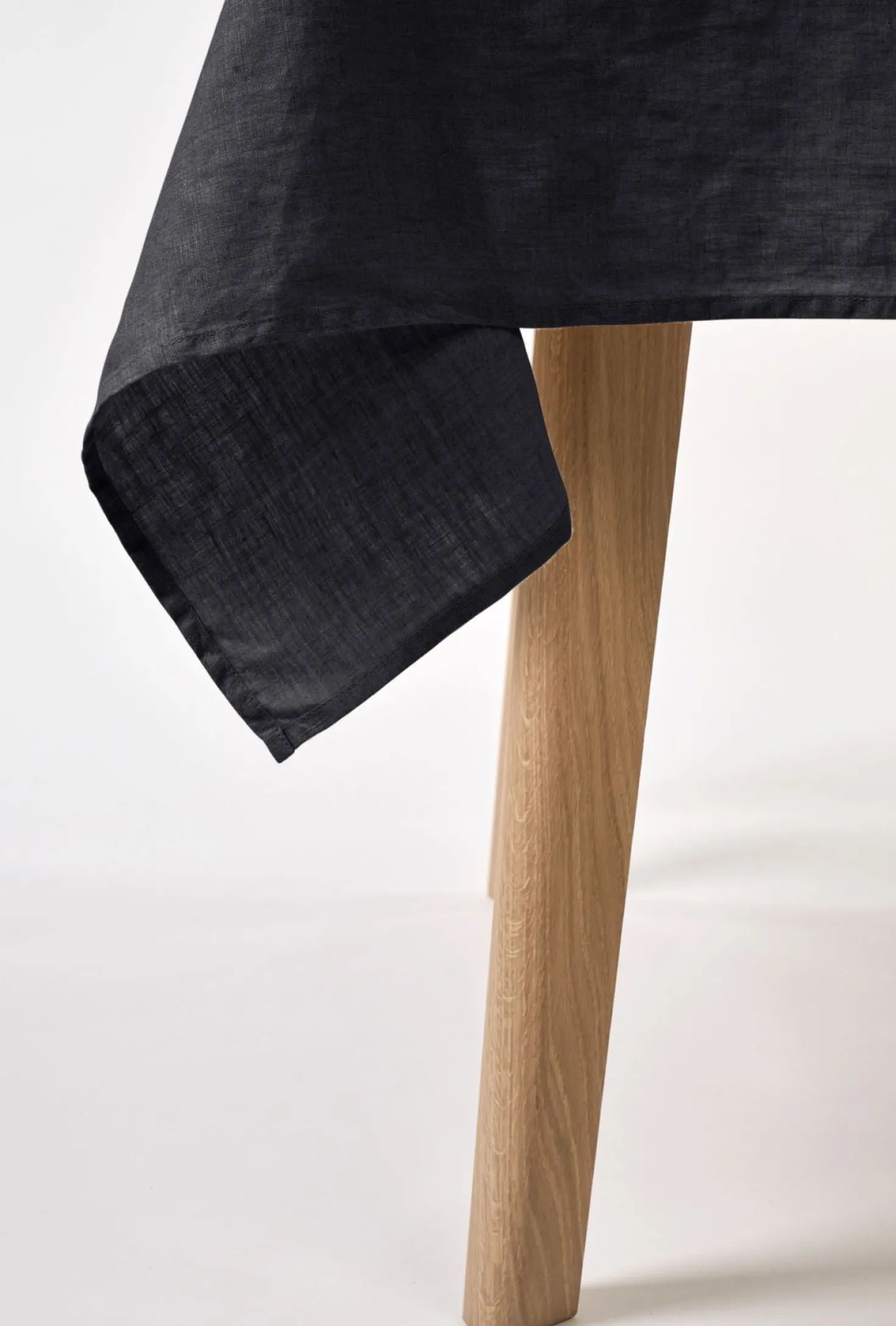 Linneduk svart - 140x250 cm
