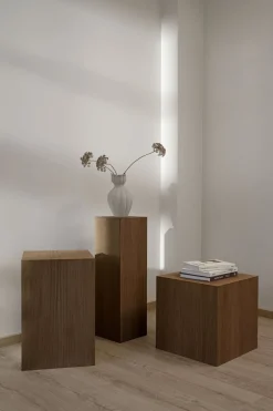 Piedestal brun - 25x25x80 cm