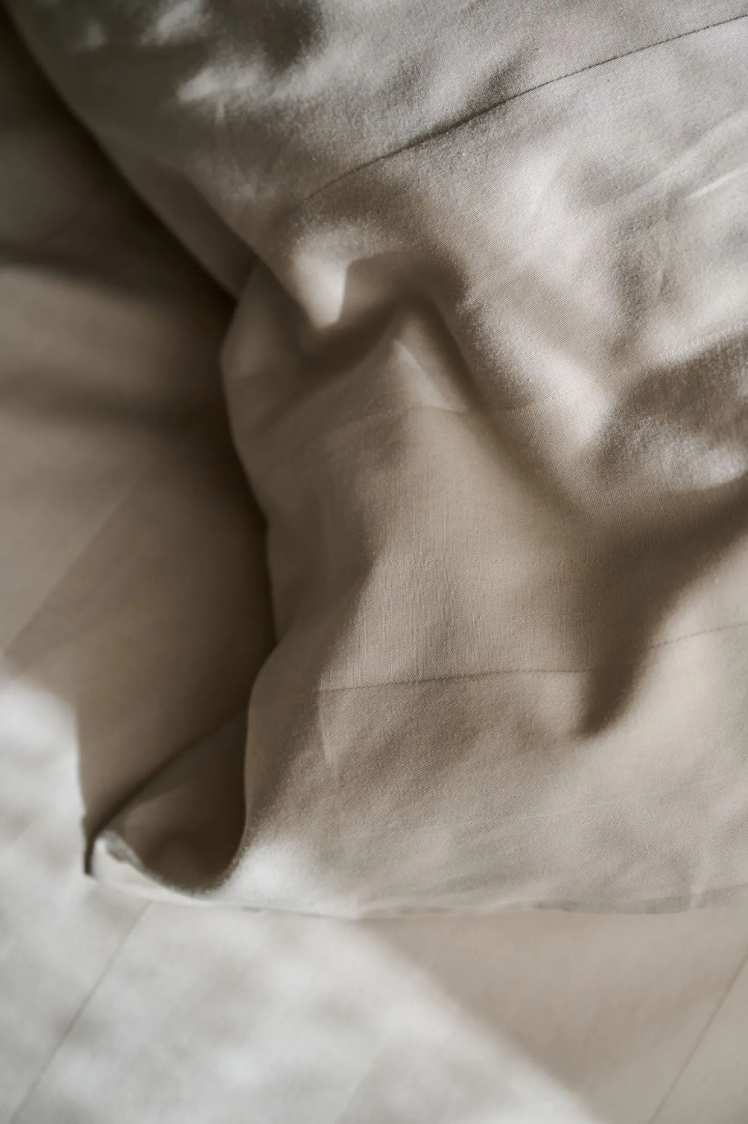 Påslakanset i satin ljusbeige - 150x210 cm
