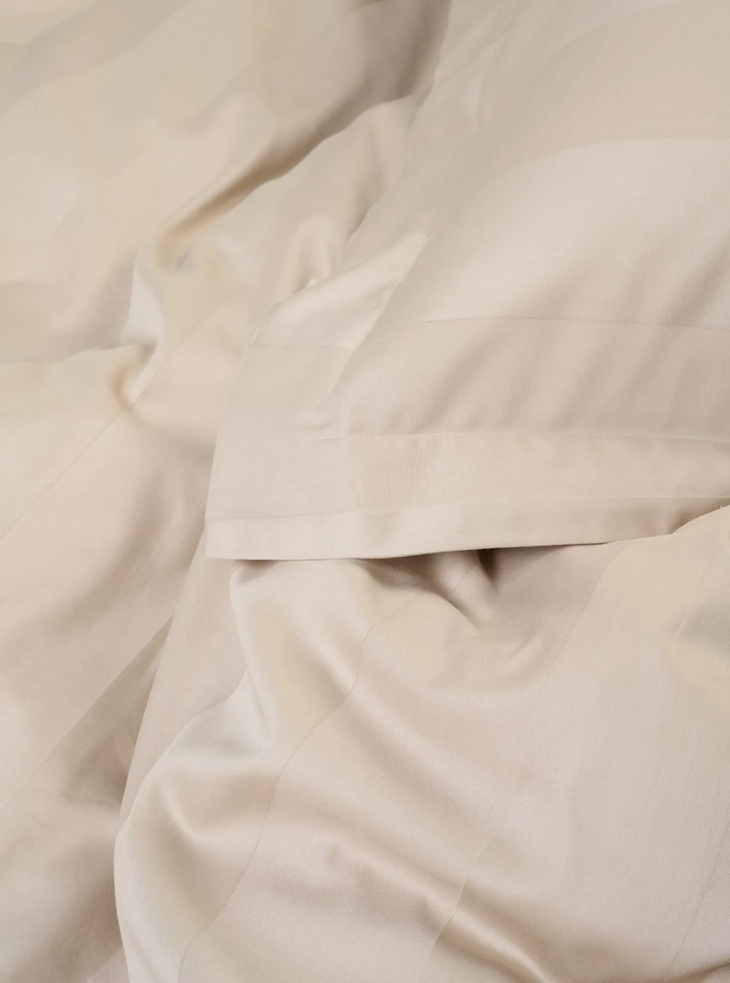Påslakanset i satin ljusbeige - 150x210 cm