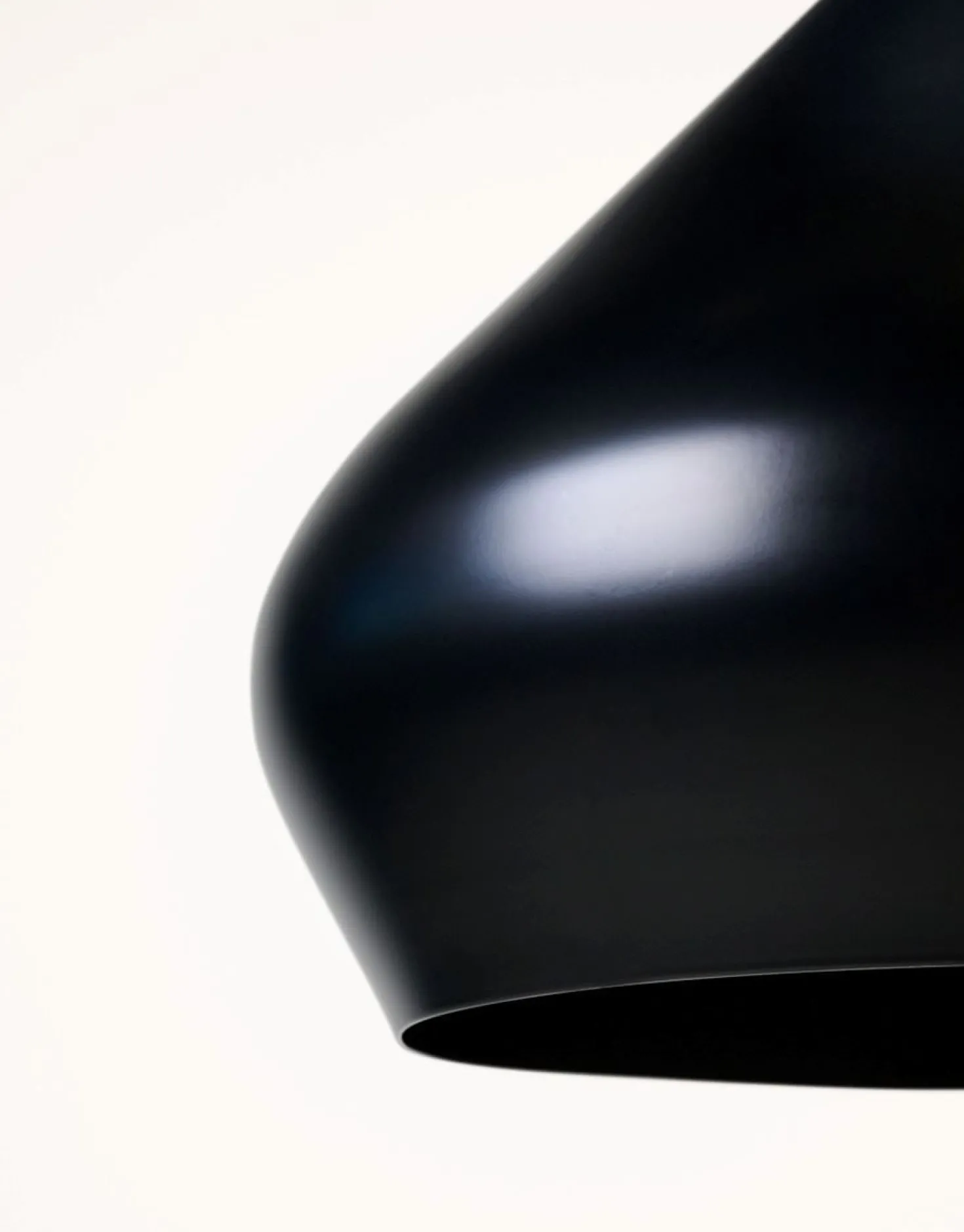 Taklampa svart - 29,5 cm ø34